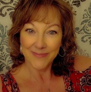 Meet your Posher, Carrie